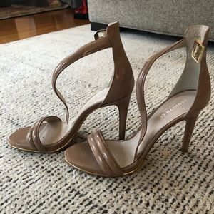 Nude ankle strap patent leather sandals